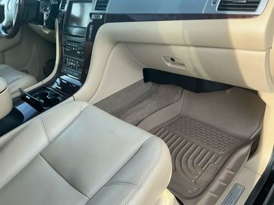 2011 Cadillac Escalade EXT — photo 9 view