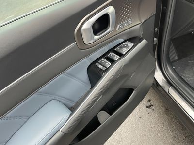 2025 Kia Sorento Hybrid - Photo 11