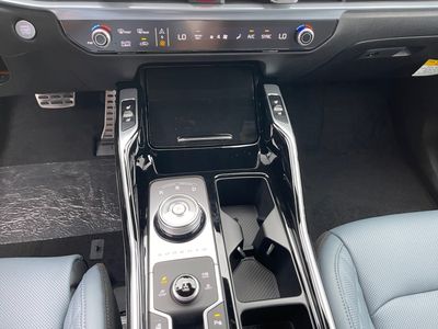 2025 Kia Sorento Hybrid - Photo 9