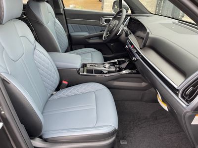 2025 Kia Sorento Hybrid - Photo 10