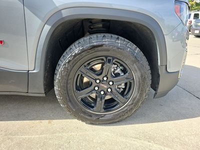 2023 GMC Acadia — photo 11 view