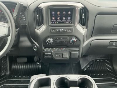 2026 Chevrolet Silverado 3500HD — photo 13 view