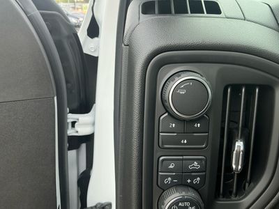 2026 Chevrolet Silverado 3500HD — photo 8 view