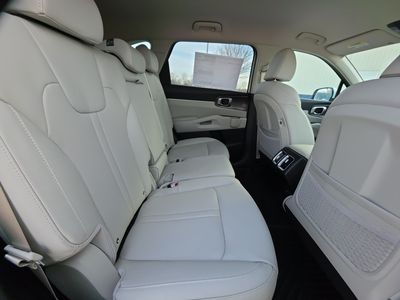 2026 Kia Sorento Hybrid - Photo 9