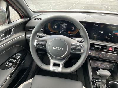 2026 Kia K5 — photo 8 view
