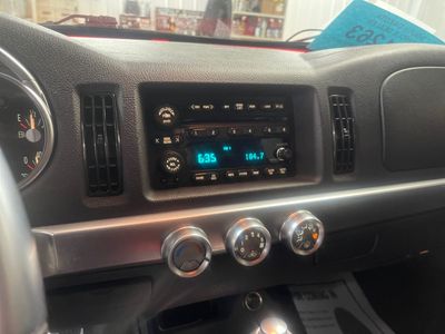 2004 Chevrolet SSR - Photo 8