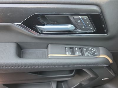 2025 GMC Yukon XL — detail view