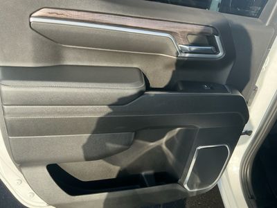 2023 Chevrolet Silverado 1500 — photo 13 view