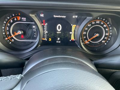 2026 Jeep Gladiator — photo 11 view