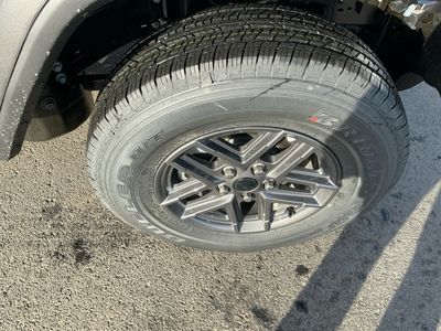 2026 Jeep Gladiator — photo 13 view