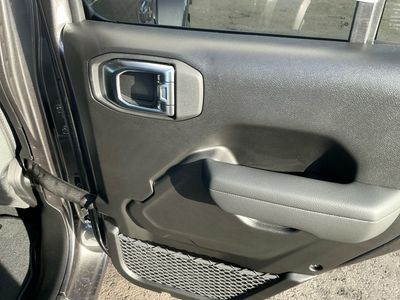 2026 Jeep Gladiator — photo 15 view