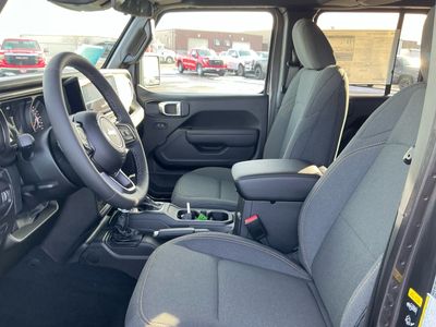 2026 Jeep Gladiator — photo 7 view