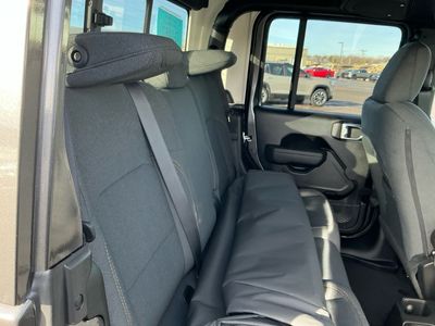 2026 Jeep Gladiator — photo 9 view