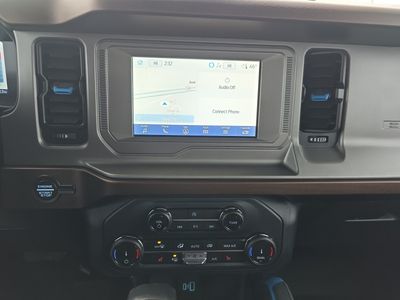 2022 Ford Bronco — photo 8 view