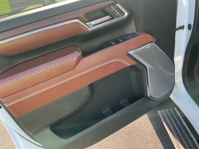 2024 GMC Sierra 3500HD — photo 9 view