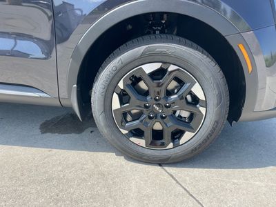 2025 Kia Sorento — photo 9 view