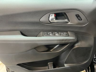 2026 Chrysler Pacifica — photo 8 view