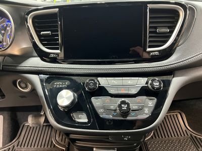 2026 Chrysler Pacifica — photo 9 view