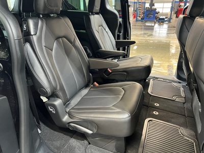 2026 Chrysler Pacifica — photo 10 view