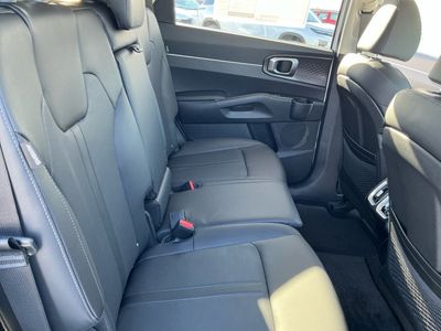 2026 Kia Sorento — photo 11 view