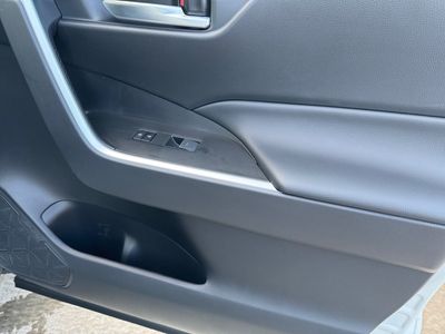 2025 Toyota RAV4 — photo 12 view