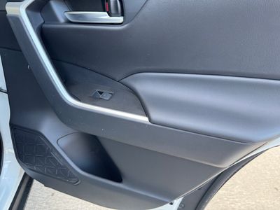 2025 Toyota RAV4 — photo 13 view