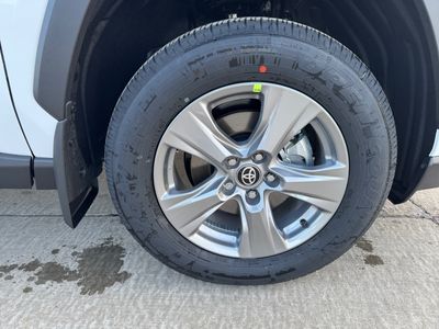 2025 Toyota RAV4 — photo 9 view