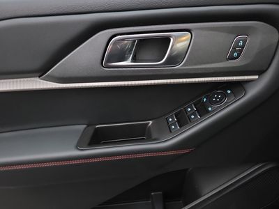2025 Ford Explorer — photo 12 view