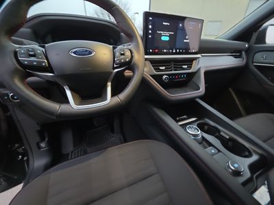 2025 Ford Explorer — photo 10 view