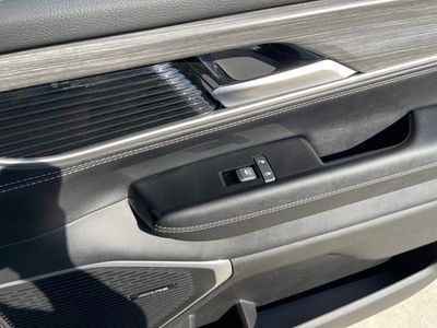 2024 Jeep Wagoneer L — photo 10 view