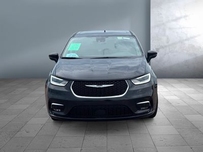 2023 Chrysler Pacifica — side profile view