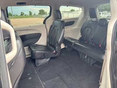 2023 Chrysler Pacifica — photo 11 view