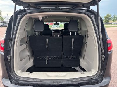 2023 Chrysler Pacifica — photo 12 view