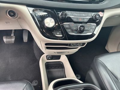 2023 Chrysler Pacifica — photo 13 view