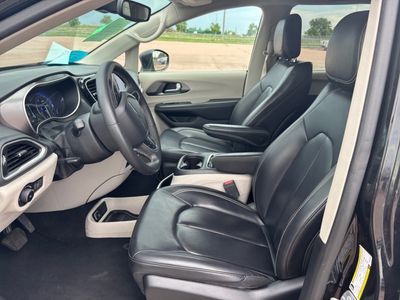 2023 Chrysler Pacifica — photo 14 view