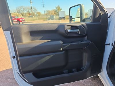 2025 Chevrolet Silverado 3500HD CC - Photo 9