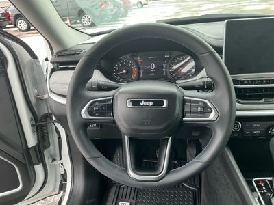 2022 Jeep Compass — photo 8 view