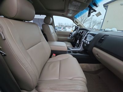 2008 Toyota Sequoia — photo 7 view