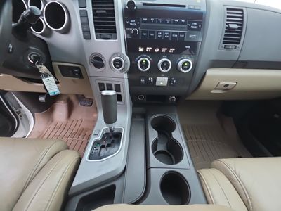 2008 Toyota Sequoia — photo 8 view