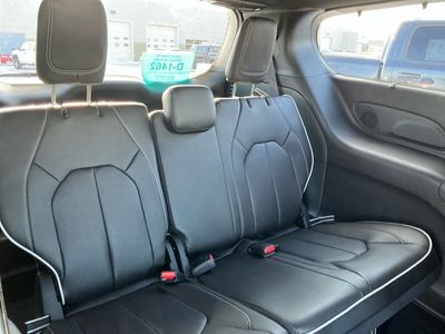 2026 Chrysler Pacifica — photo 8 view