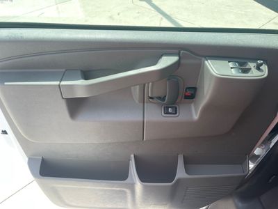 2024 Chevrolet Express Passenger — photo 9 view