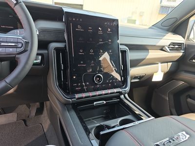 2025 GMC Yukon XL - Photo 12