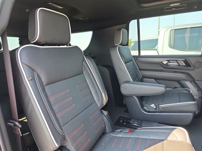 2025 GMC Yukon XL - Photo 13