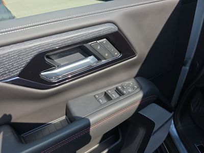 2025 GMC Yukon XL - Photo 14