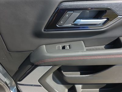 2025 GMC Yukon XL - Photo 6