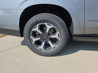 2025 GMC Yukon XL - Photo 8