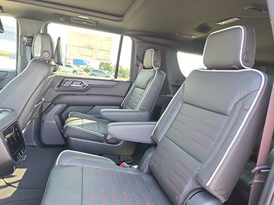 2025 GMC Yukon XL - Photo 9