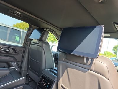 2025 GMC Yukon XL - Photo 10