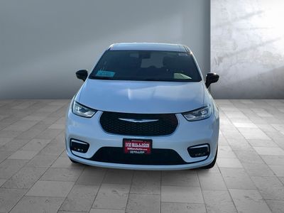 2026 Chrysler Pacifica — side profile view