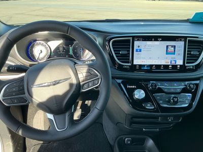 2026 Chrysler Pacifica — photo 15 view